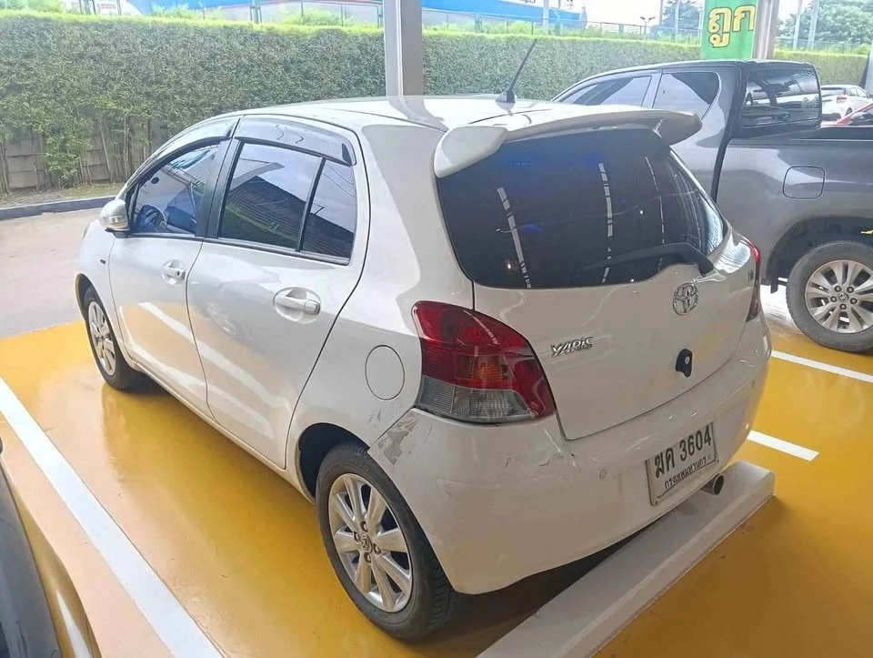 2011 Toyota Yaris II 2