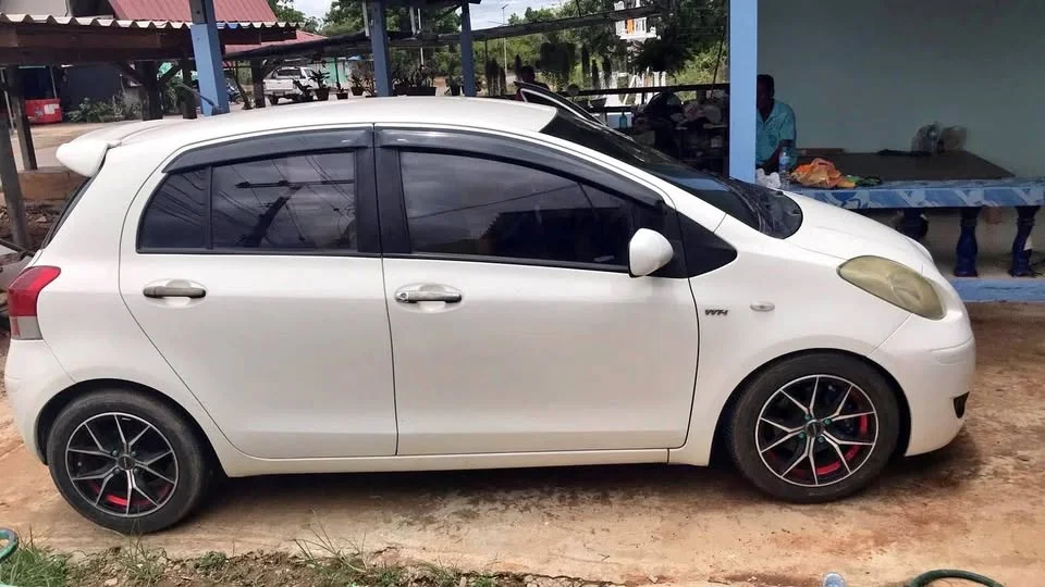 2010 Toyota Yaris II 3