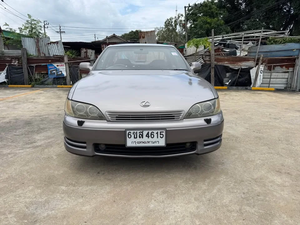 1995 Lexus ES II 2
