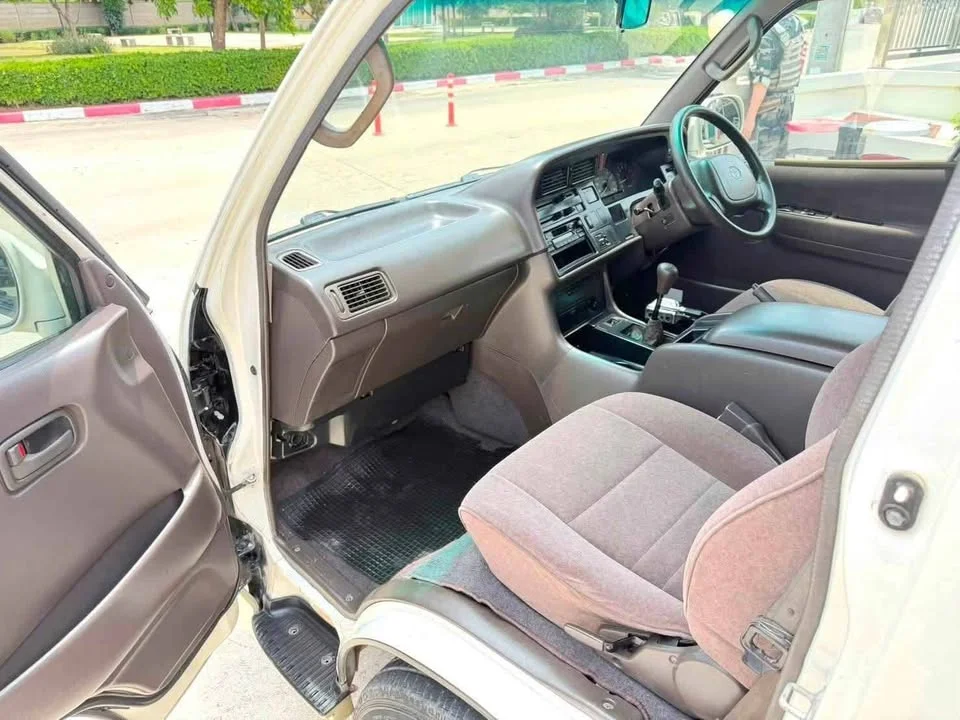 2002 Toyota Commuter IV (H100) 2
