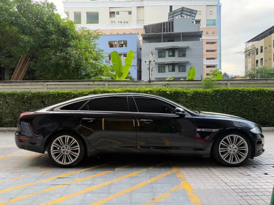 2011 Jaguar XJ X351 3