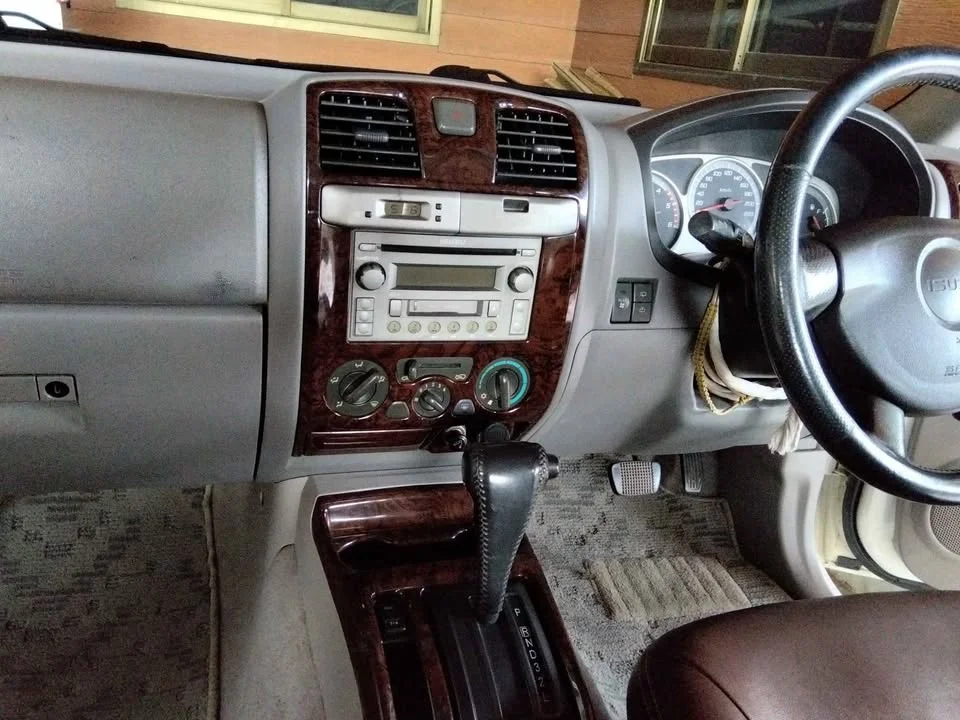 2006 Isuzu MU-7 3