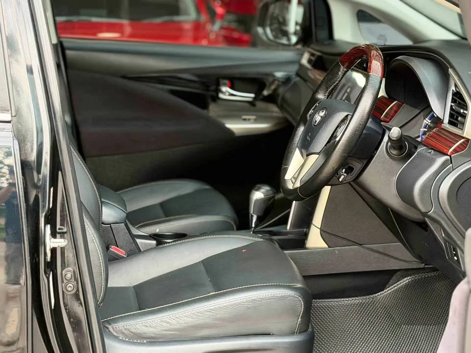 2017 Toyota Innova II 2