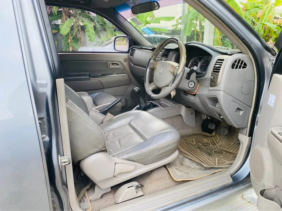 2005 Isuzu MU-7 3