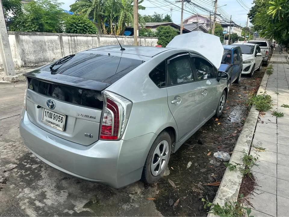 2012 Toyota Prius III 3