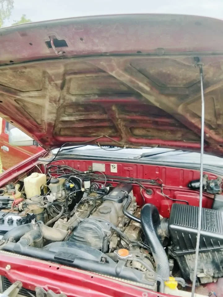 2000 Mazda 2500 Fighter V 3