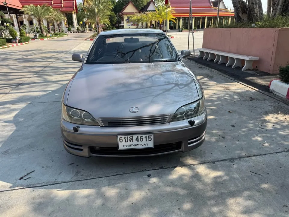 1995 Lexus ES II 3