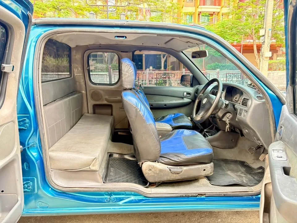 2005 Mazda 2500 Fighter V 2