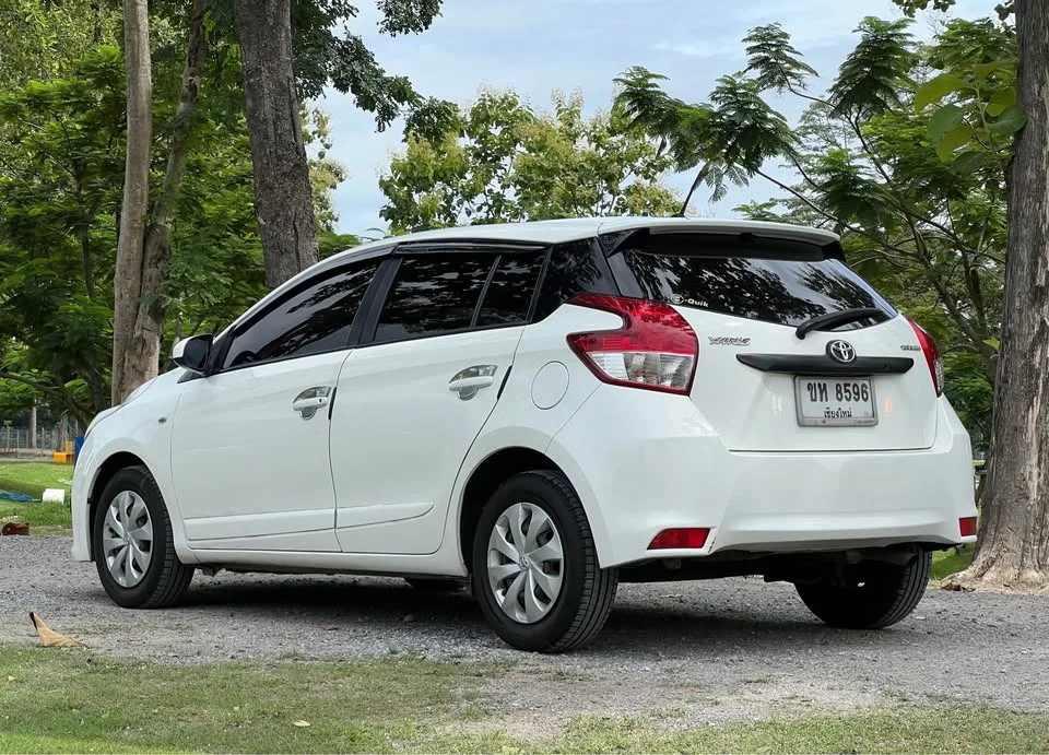 2015 Toyota Yaris III 2