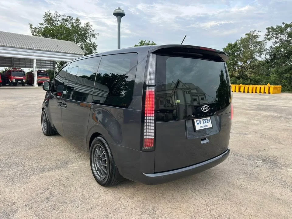 2022 Hyundai Staria US4 3