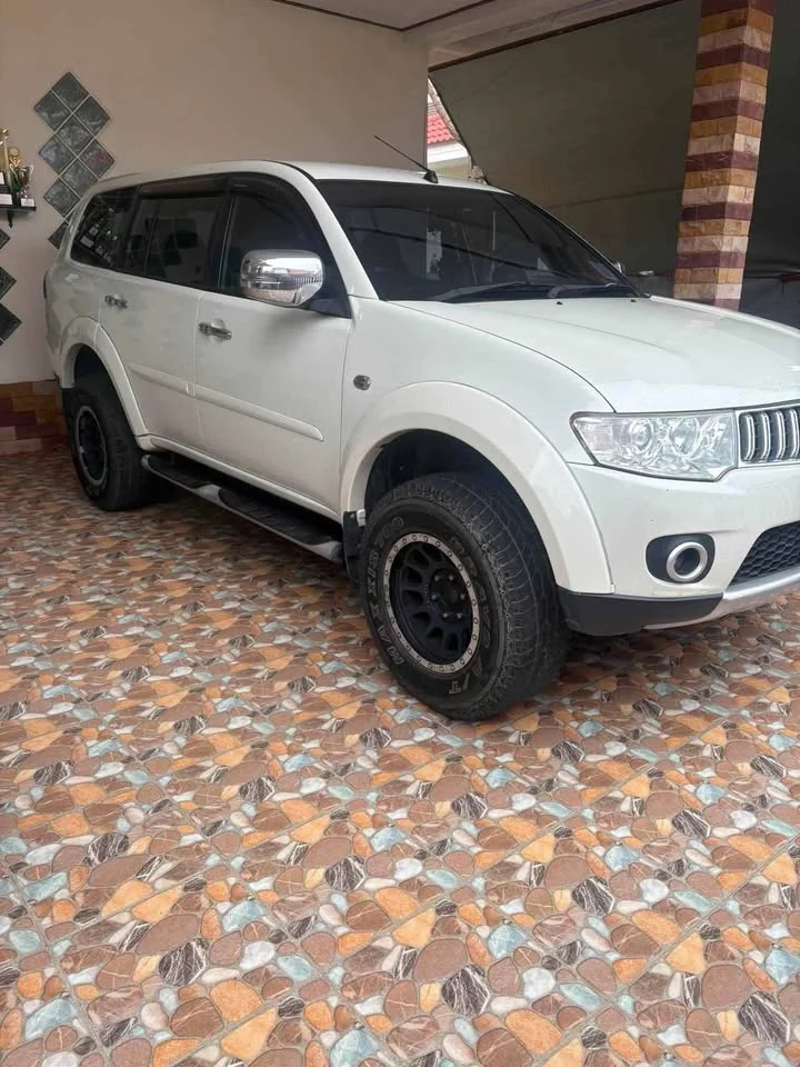 2013 Mitsubishi Pajero Sport II 2