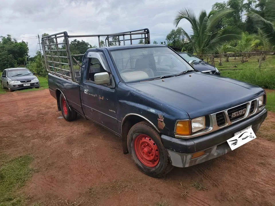 1990 Isuzu TFR III 2