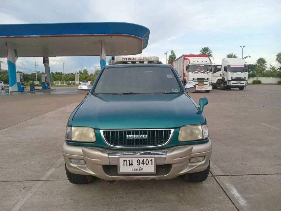 2001 Isuzu TR Grand Adventure I 2