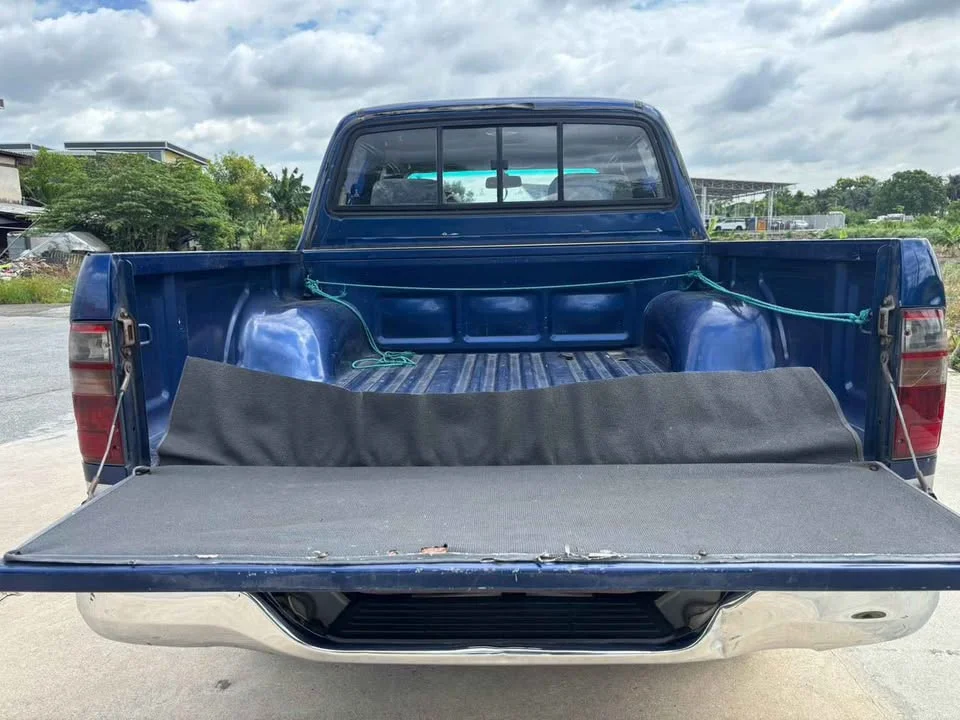 2002 Toyota Hilux Tiger VI 3