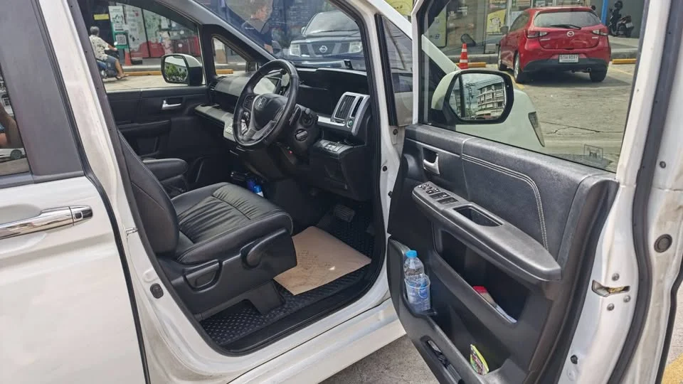 2013 Honda Stepwgn IV 2