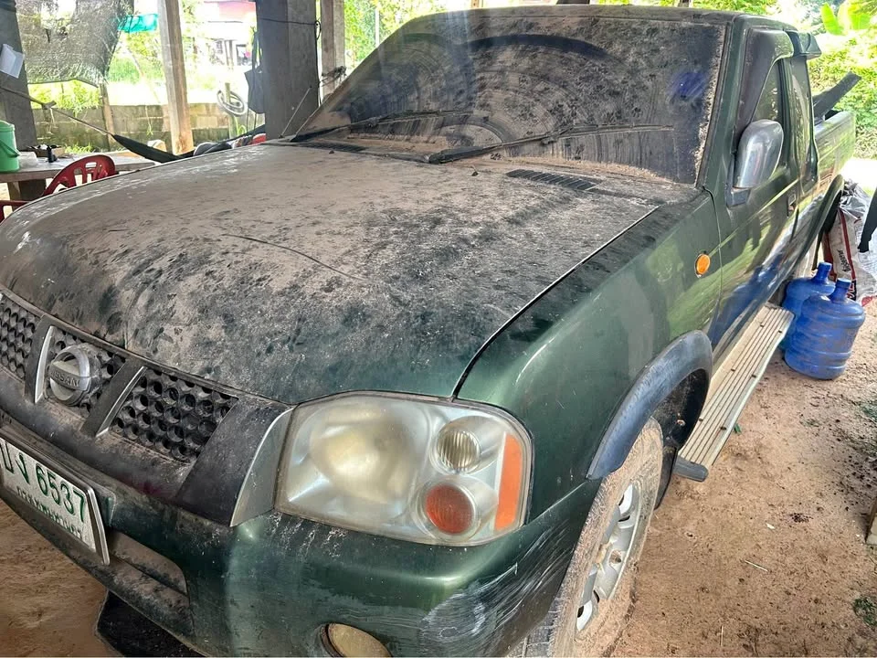 2002 Nissan Frontier I 3