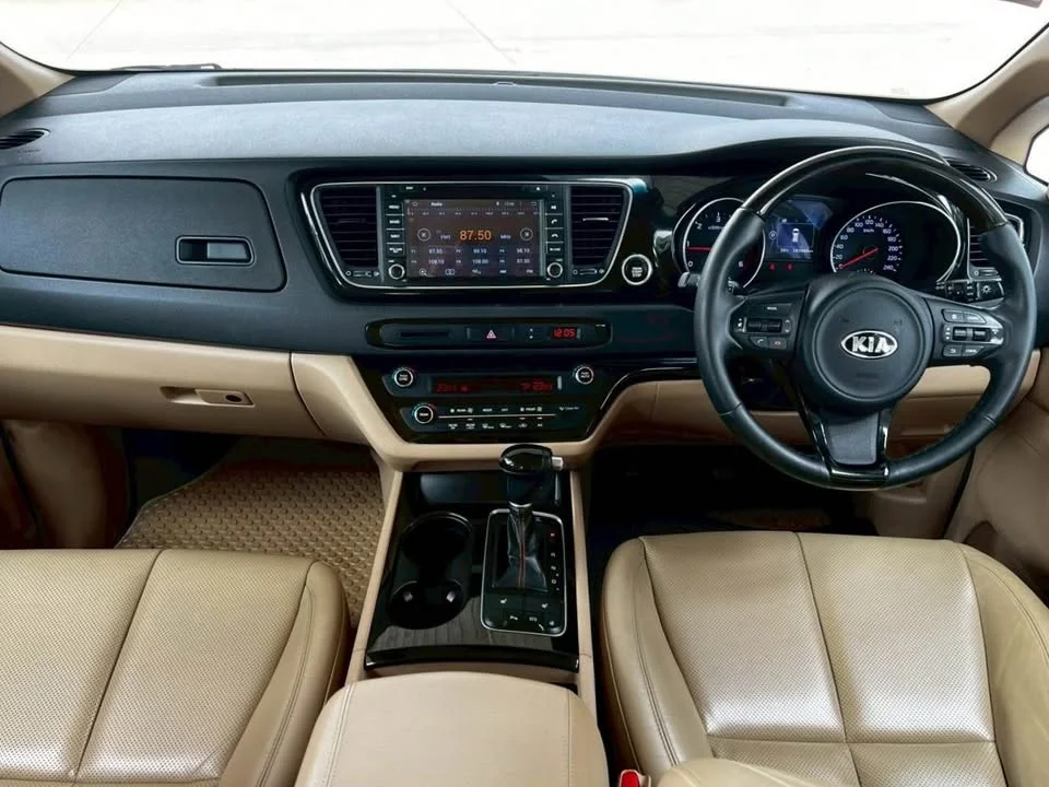 2015 Kia Carnival III 2