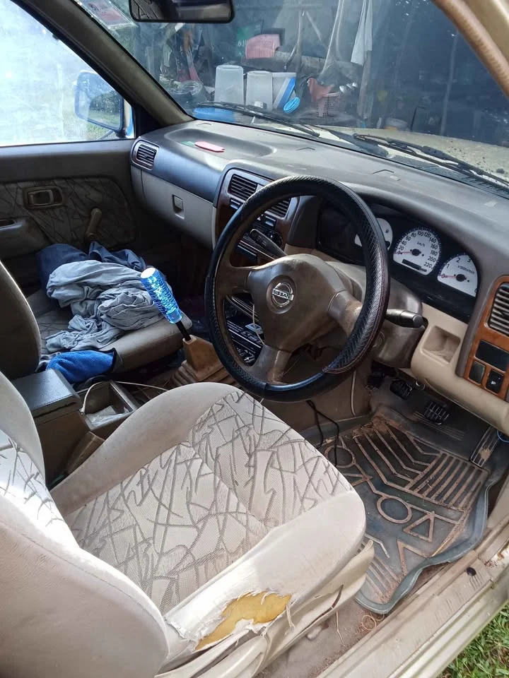2005 Nissan Frontier I 3