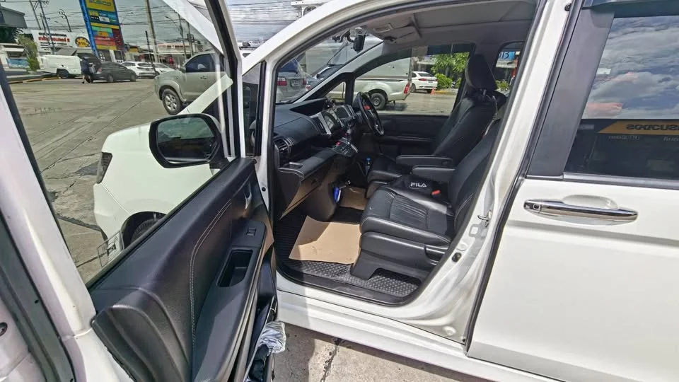 2013 Honda Stepwgn IV 3