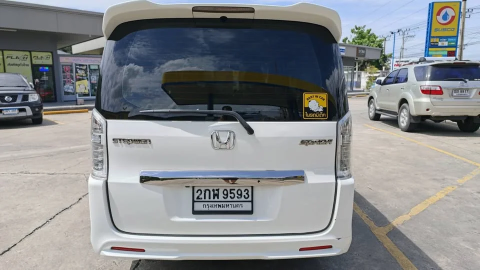 2013 Honda Stepwgn IV 2