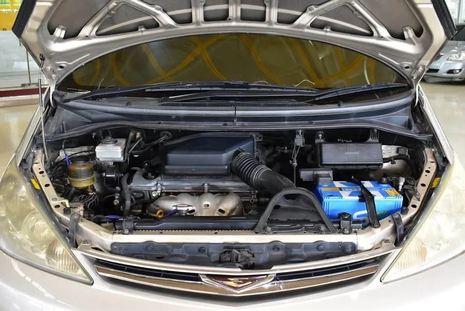 2003 Toyota Estima II 2