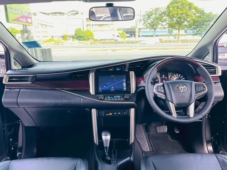 2017 Toyota Innova II 2