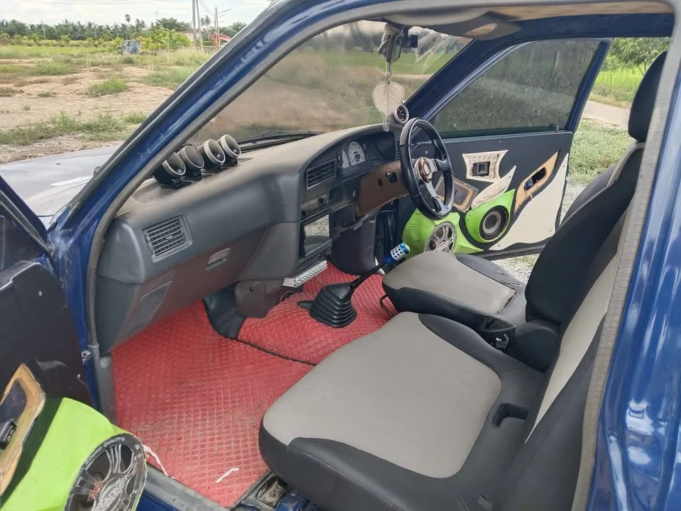 1993 Toyota Hilux Mighty-X V 2