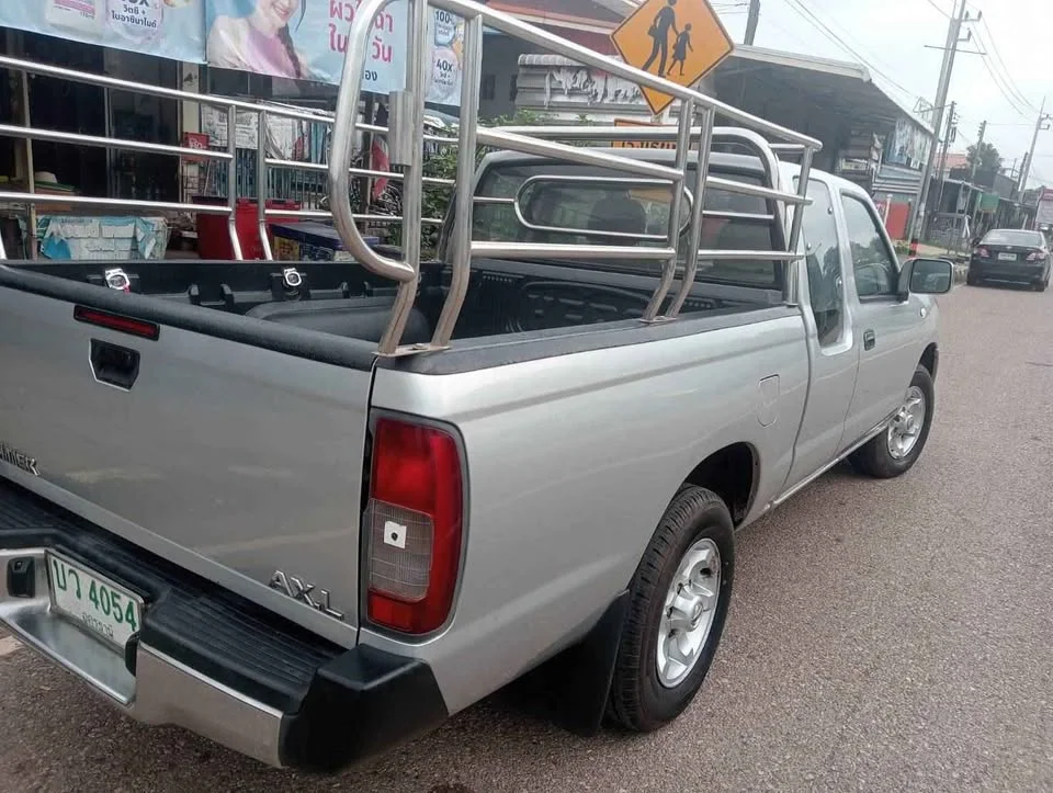 2006 Nissan Frontier I 3