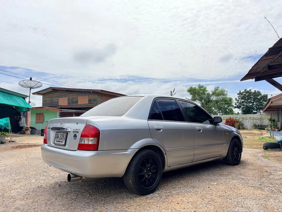 2000 Mazda 323 VIII 2