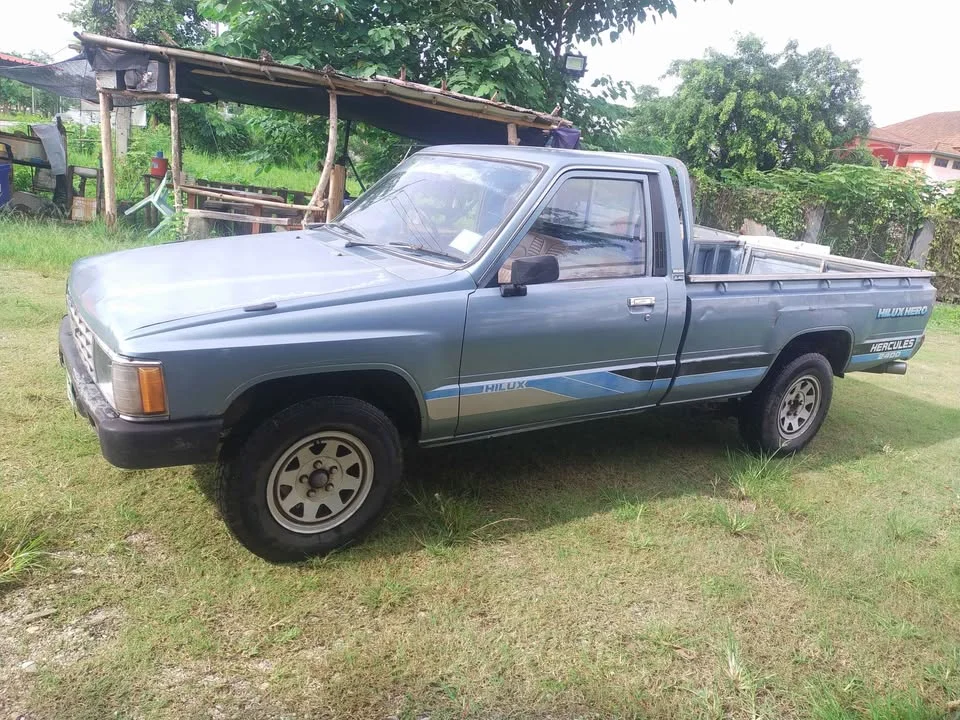 1985 Toyota Hilux Mighty-X V 2