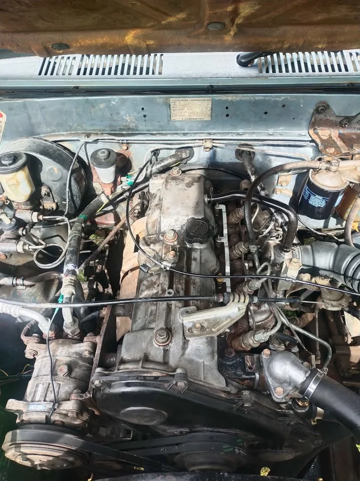 1985 Toyota Hilux Mighty-X V 3