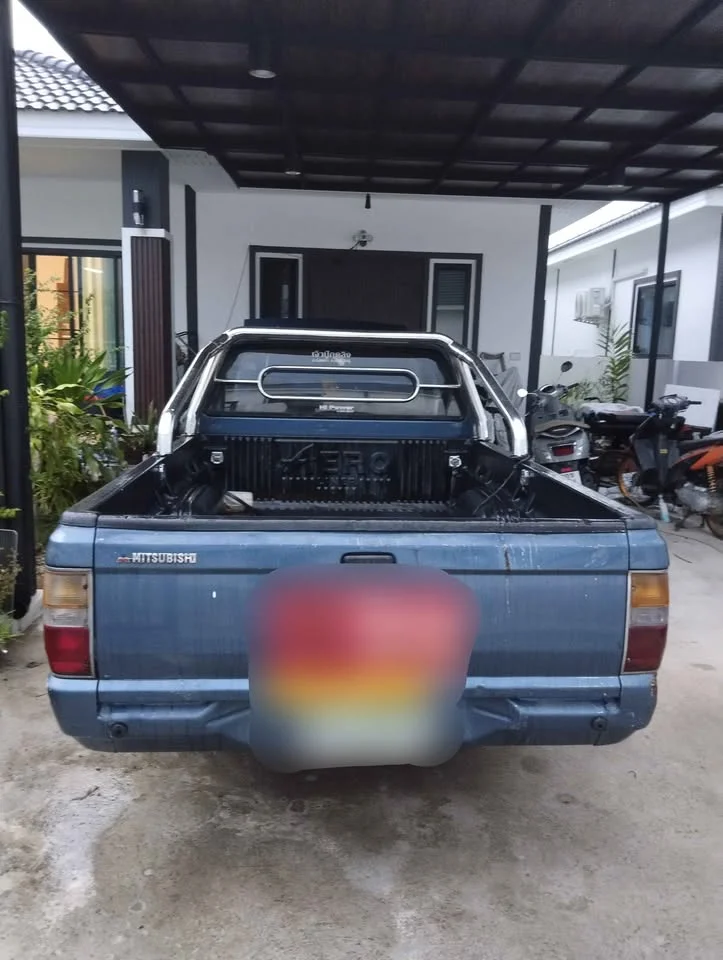 1995 Mitsubishi Triton II 3