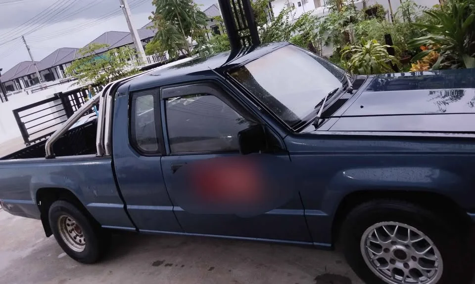1995 Mitsubishi Triton II 2