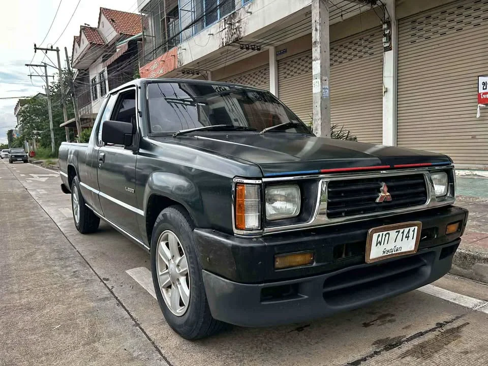 1994 Mitsubishi Triton II 2