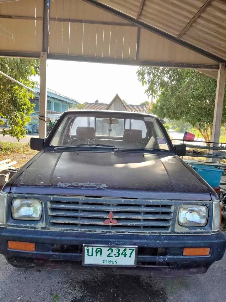 1988 Mitsubishi Triton II 2