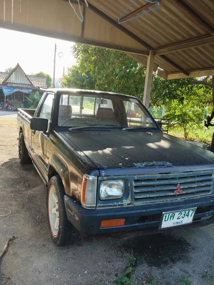 1988 Mitsubishi Triton II 3