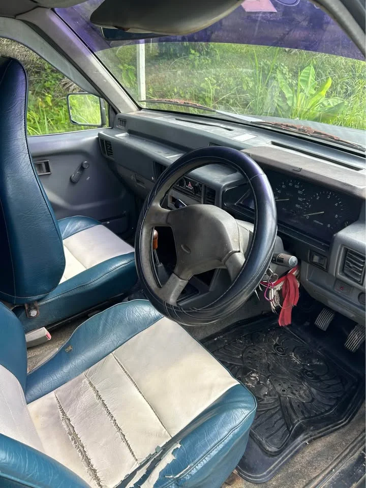 1995 Mitsubishi Triton II 2