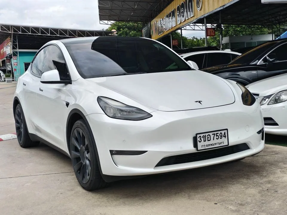 2023 Tesla Model Y 2