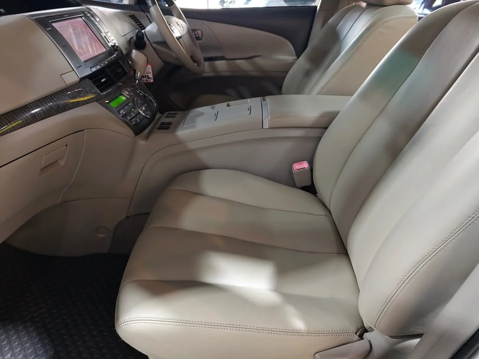 2010 Toyota Estima III 2