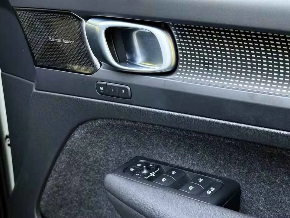 2022 Volvo XC40 3
