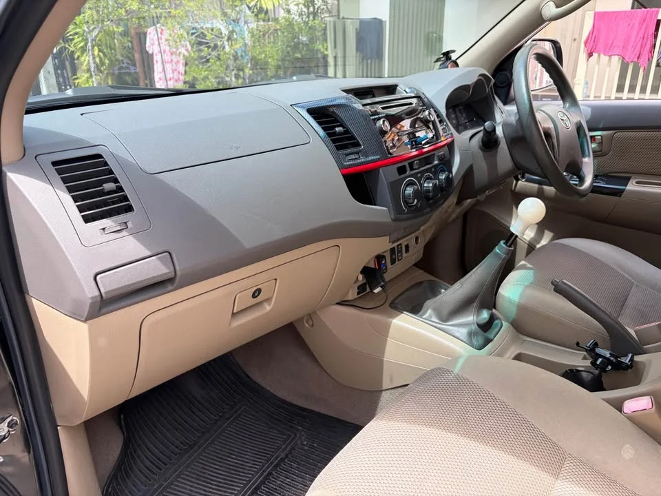 2013 Toyota Hilux VII 3