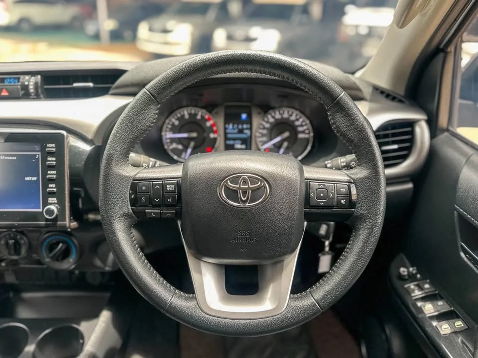 2022 Toyota Hilux VIII 2