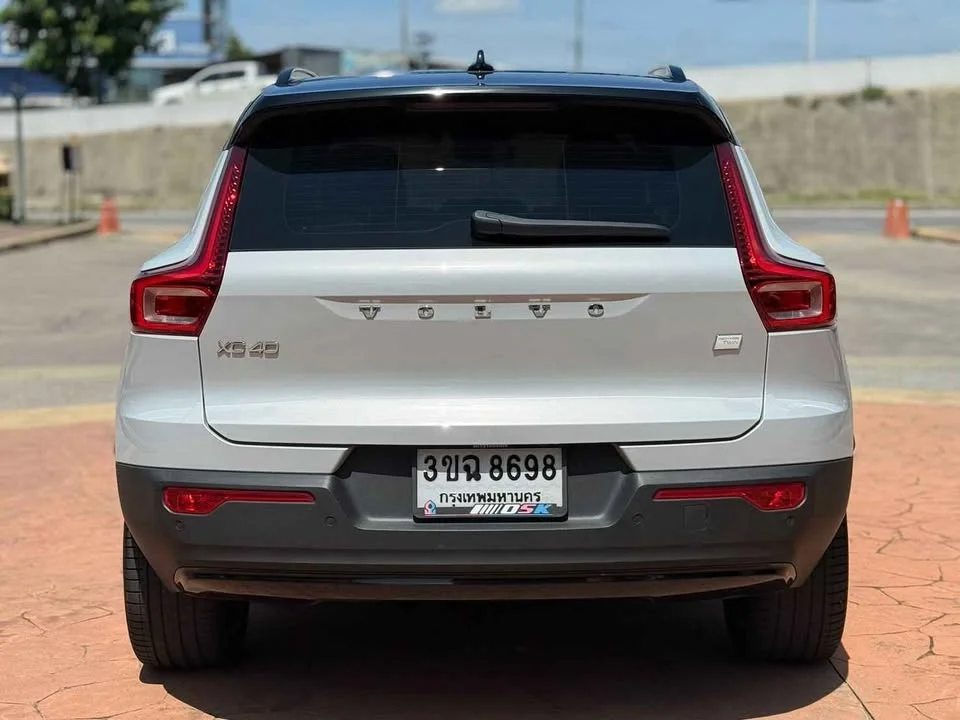 2022 Volvo XC40 3