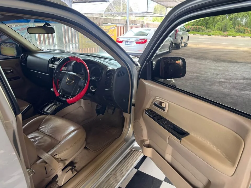 2008 Isuzu MU-7 3
