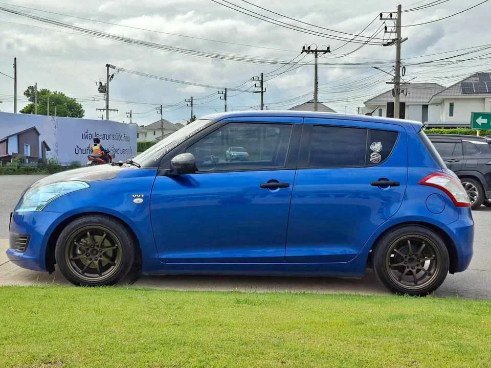 2013 Suzuki Swift II 2
