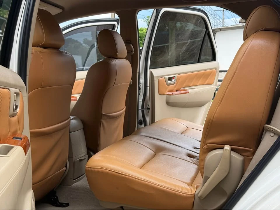 2010 Toyota Fortuner I 3