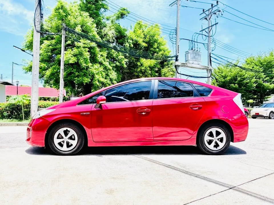 2013 Toyota Prius III 2