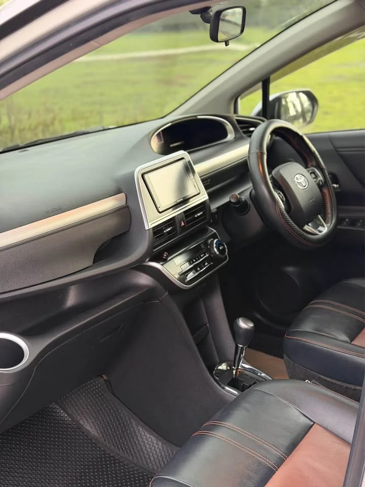 2017 Toyota Sienta II 3