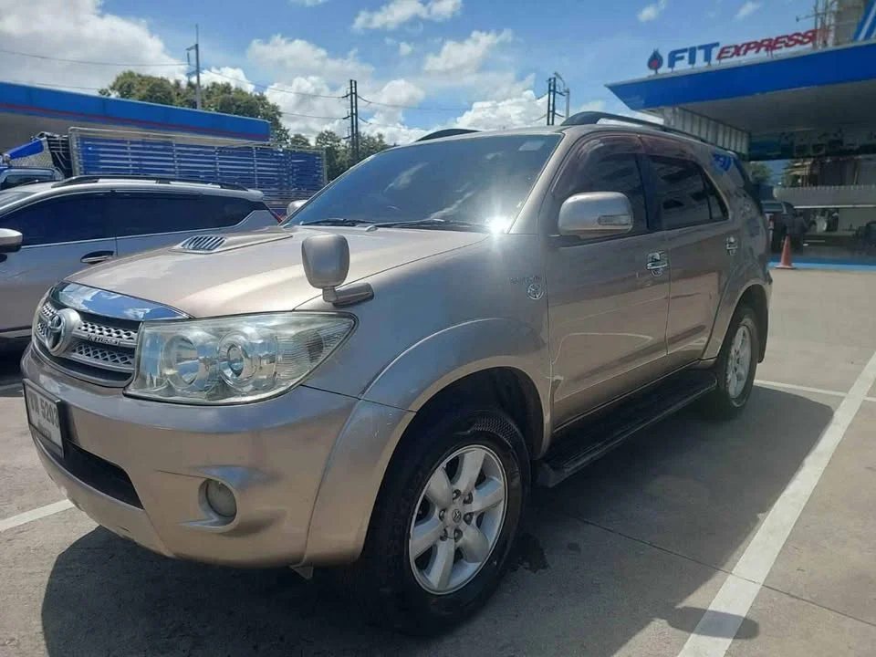 2010 Toyota Fortuner I 3