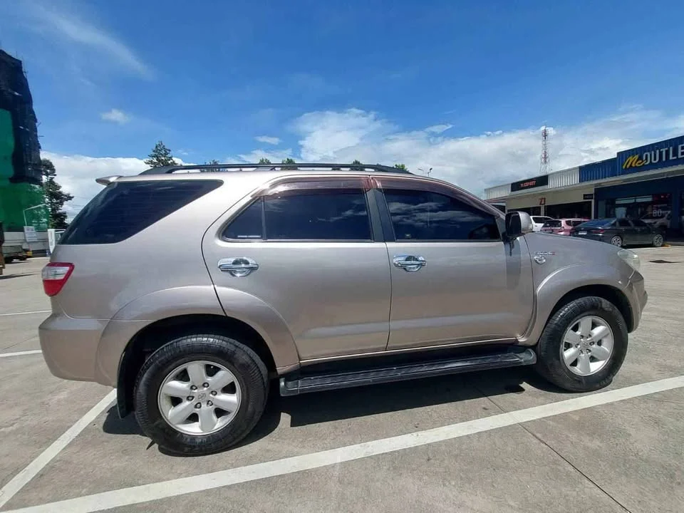 2010 Toyota Fortuner I 2